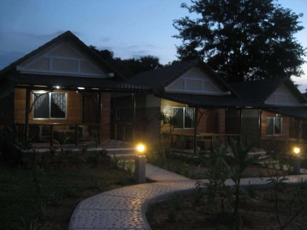 Atmaland Resort Kep Exteriör bild